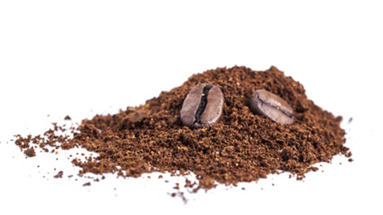 Eine zweite Rezept gegen Cellulite: Peeling mit gemahlenem Kaffee